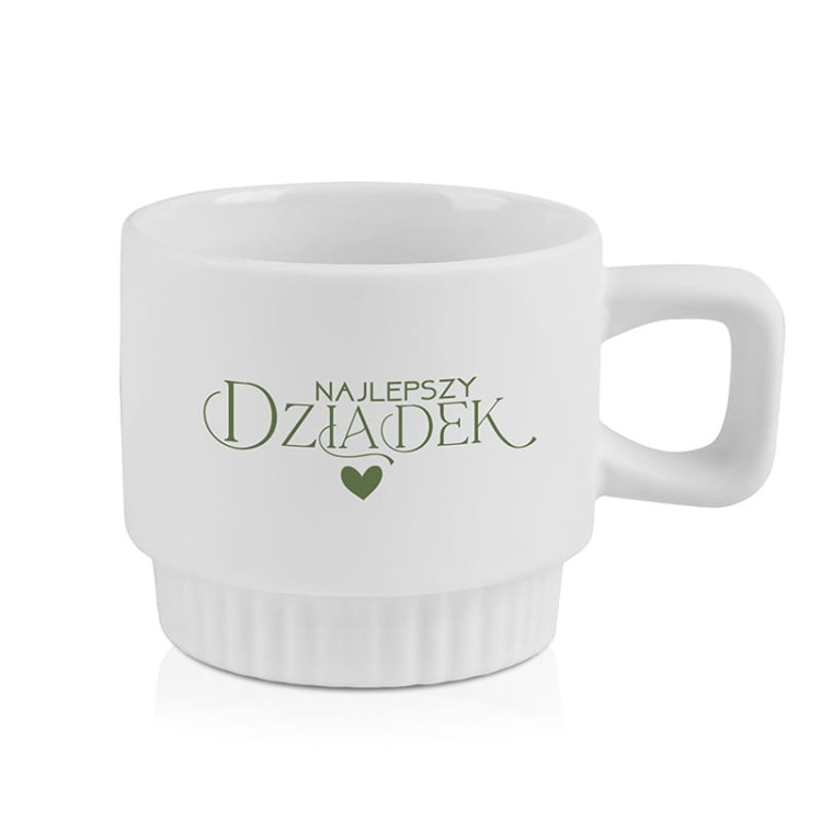 Biała filiżanka z ryflowaniem dla dziadka. Prezent praktyczny na Dzień Dziadka.
