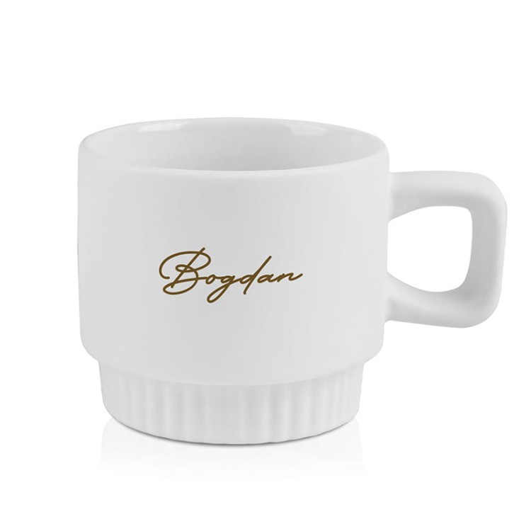 Kubek z imieniem w białym kolorze. Personalizowana filiżanka z ryflowaniem.