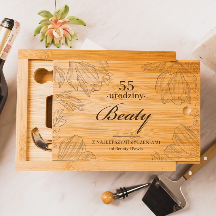 Personalizowany zestaw do sera i wina w bambusowym pudełku na urodziny