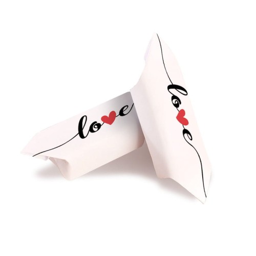 Prezent walentynkowy z cukierkami love dla ukochanej osoby