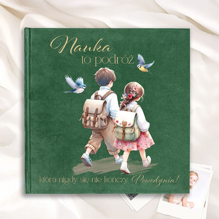 Welurowa księga gości w butelkowym kolorze.