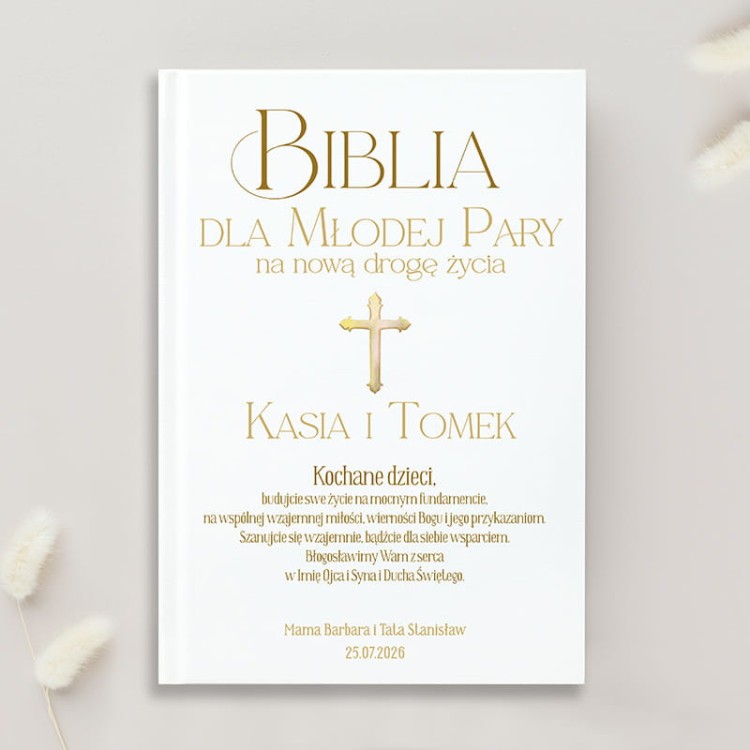Personalizowana Biblia dla Młodej Pary z dedykacją na okładce.