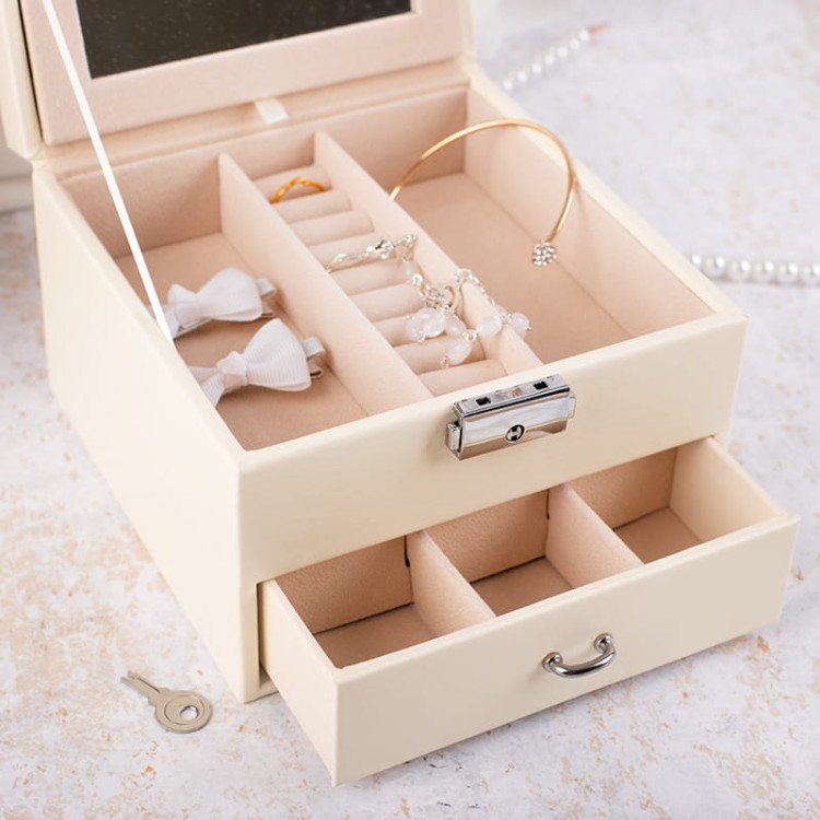 Etui na biżuterię. Szkatułka z przegródkami.