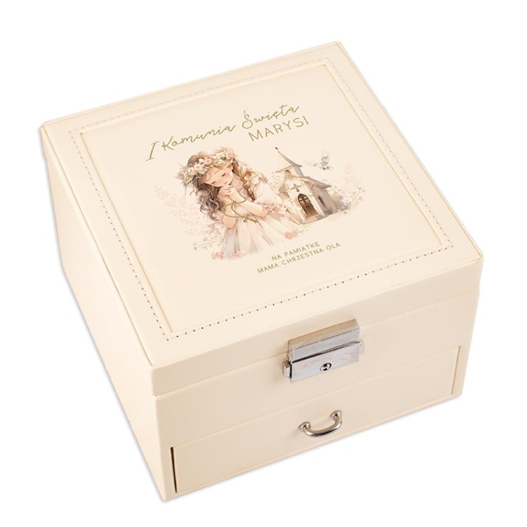 Szkatułka na biżuterię z imieniem to wyjątkowy prezent na Komunię Świętą dla dziewczynki.