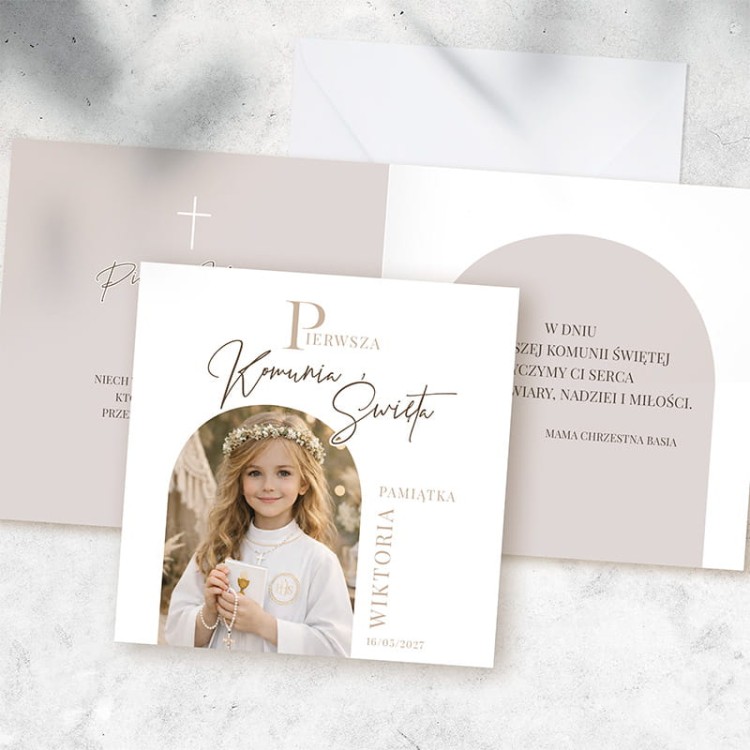 Kartka komunijna ze zdjęciem dziecka. Prezent na komunię.
