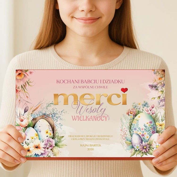 Personalizowana bombonierka Merci z życzeniami.