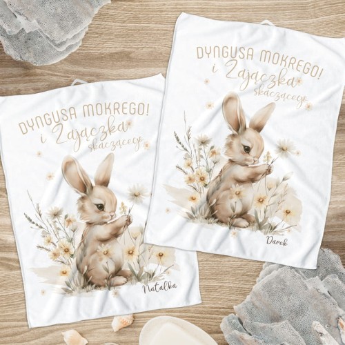 Komplet ręczniczków z zającami na Wielkanoc.