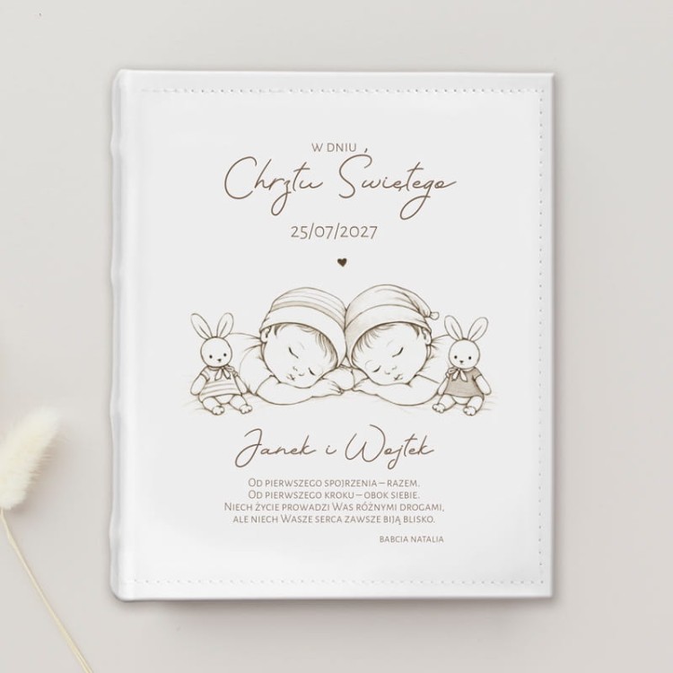 Personalizowany album na chrzest bliźniąt.