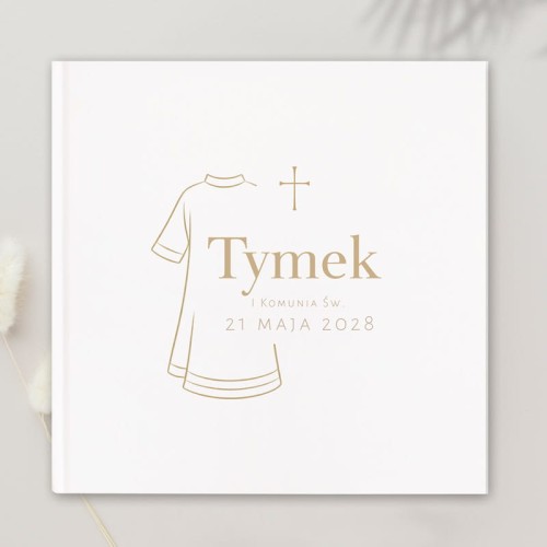 Księga pamiątkowa z imieniem dziecka.