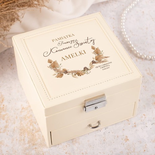 Personalizowana szkatułka na biżuterię.