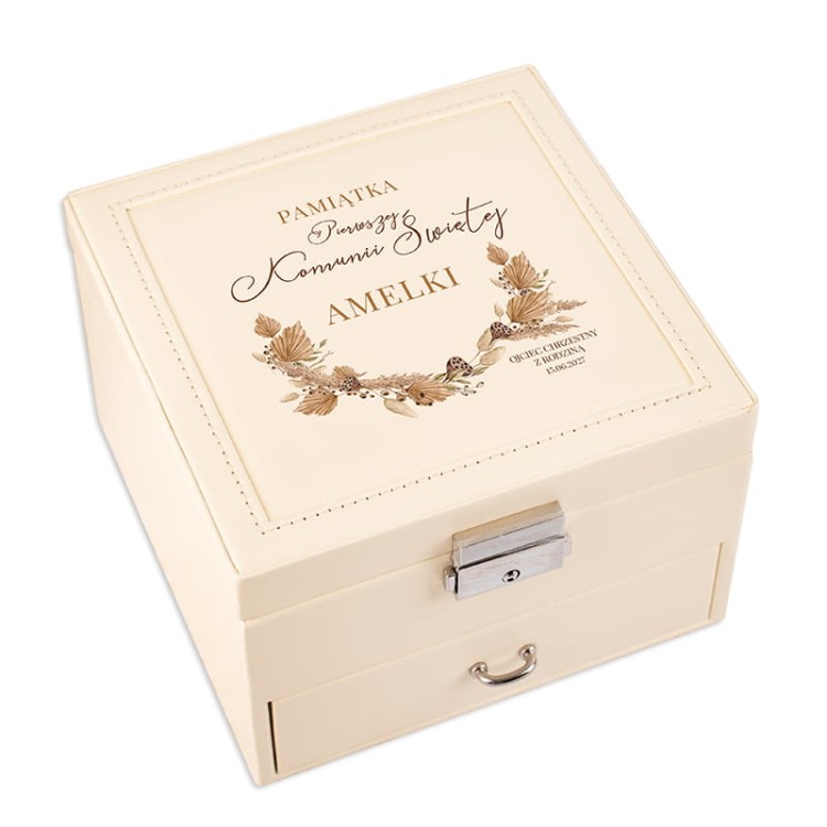 Personalizowany kuferek dla dziewczynki na Komunię Świętą.