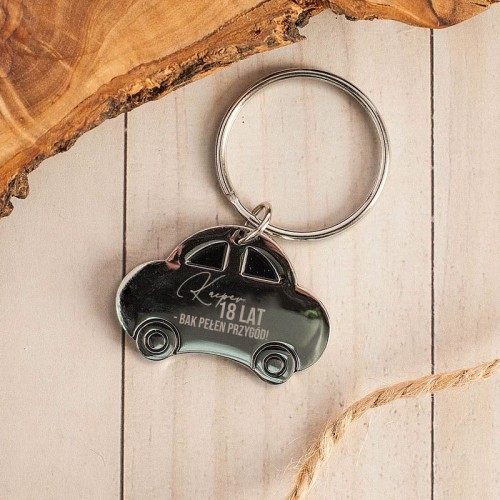 Metalowy brelok na 18stkę.