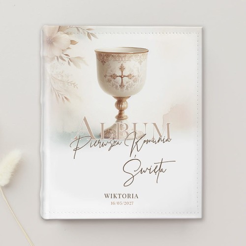 Album na zdjęcia komunijne.