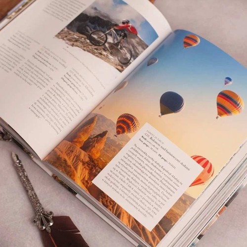 Ilustrowana książka z bucket list na Komunię.