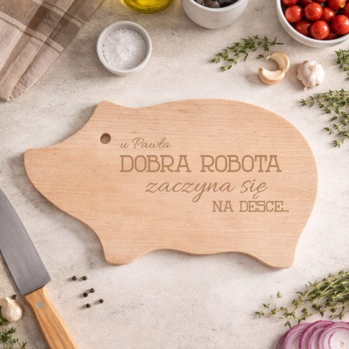 Personalizowana deska do krojenia w kształcie świnki.