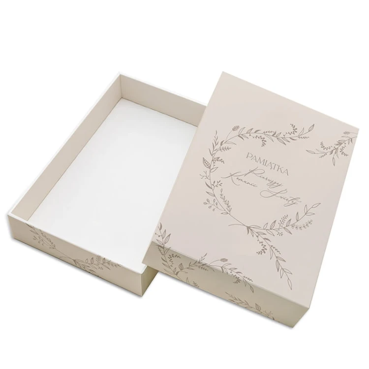 Pudełko na Biblię komunijną z dopasowanym wieczkiem i roślinną grafiką. Praktyczne opakowanie prezentowe na Pierwszą Komunię Świętą.