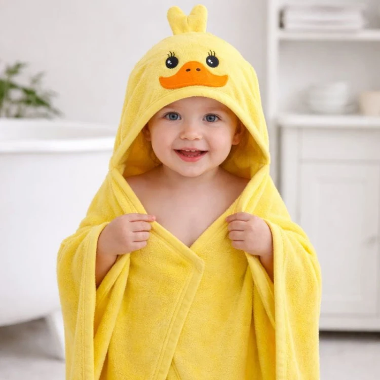 Miękki ręcznik z kapturem w kształcie kaczuszki dla dziecka