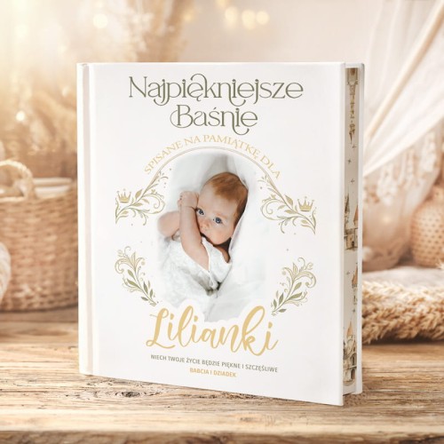 Prezent dla dziecka książka baśni ze zdjęciem i imieniem na okładce.
