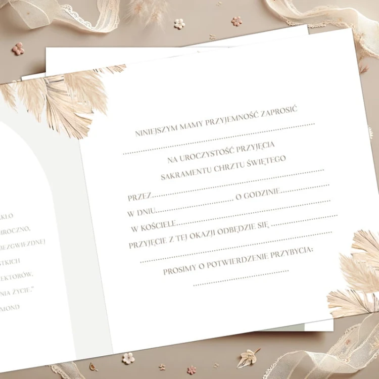 Uniwersalne zaproszenia na Chrzciny dziecka. Motyw bucików, naturalna kolorystyka.