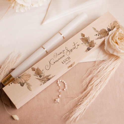 Pudełko drewniane na gromnicę komunijną w stylu boho.