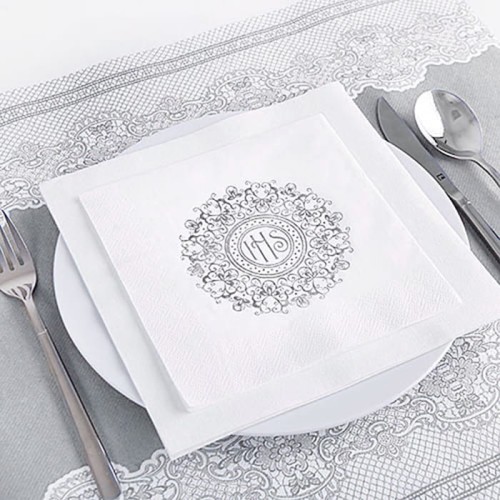 Serwetki komunijne ze srebrnym nadrukiem IHS.