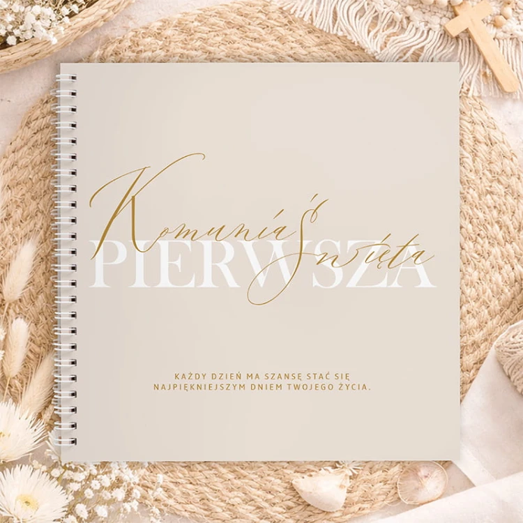 Księga komunijna z ankietami jako zabawa dla gości.