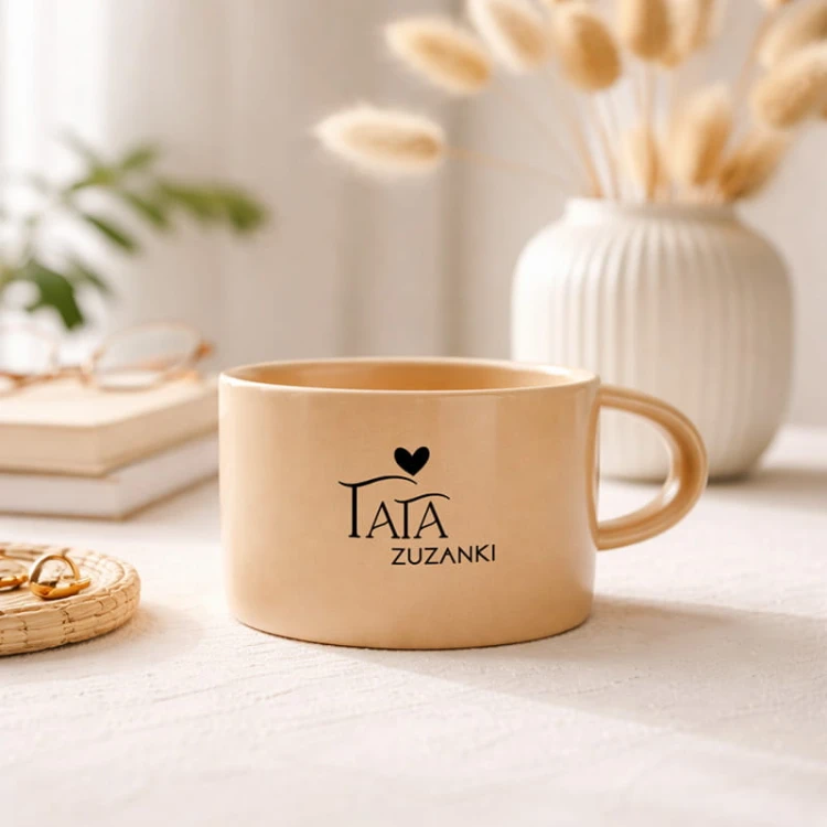 Kubek ceramiczny beżowy personalizowany dla taty.