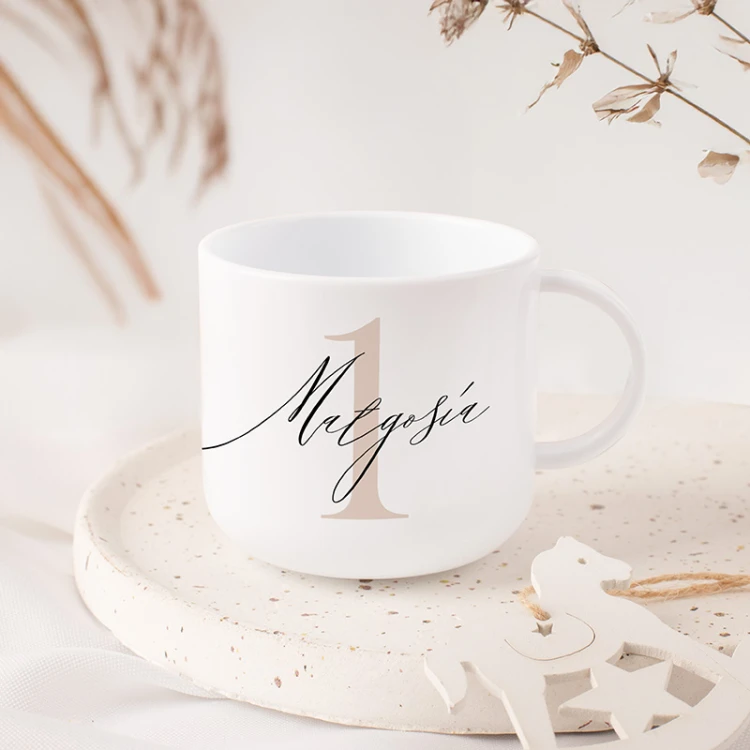 Kubek plastikowy z imieniem dziecka i dużą cyfrą 1. Prezent na roczek.