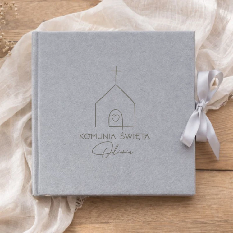 Album welurowy komunijny dla dziecka.