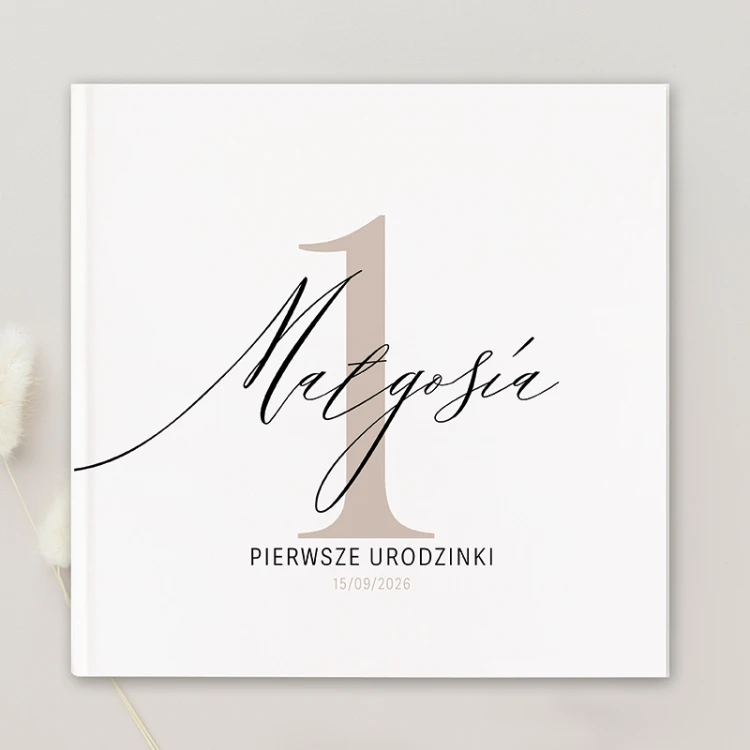 Księga pamiątkowa personalizowana na Roczek dziecka. Minimalistyczny styl.