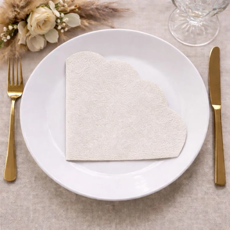 elegancka-biala-tloczona-serwetka