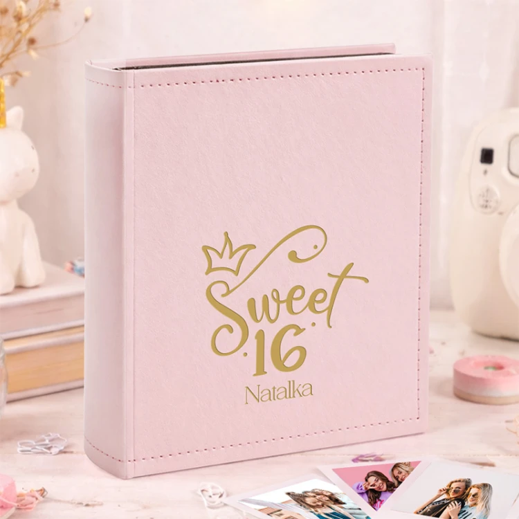 Album różowy na zdjęcia typu instax.