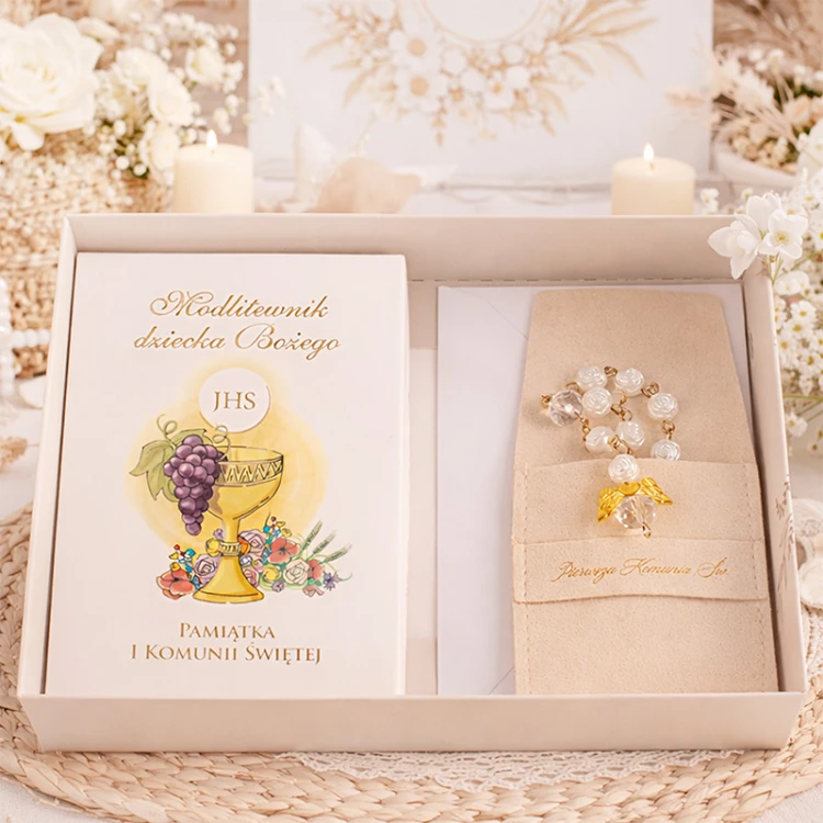 Gotowy zestaw komunijny na prezent dla dziecka.