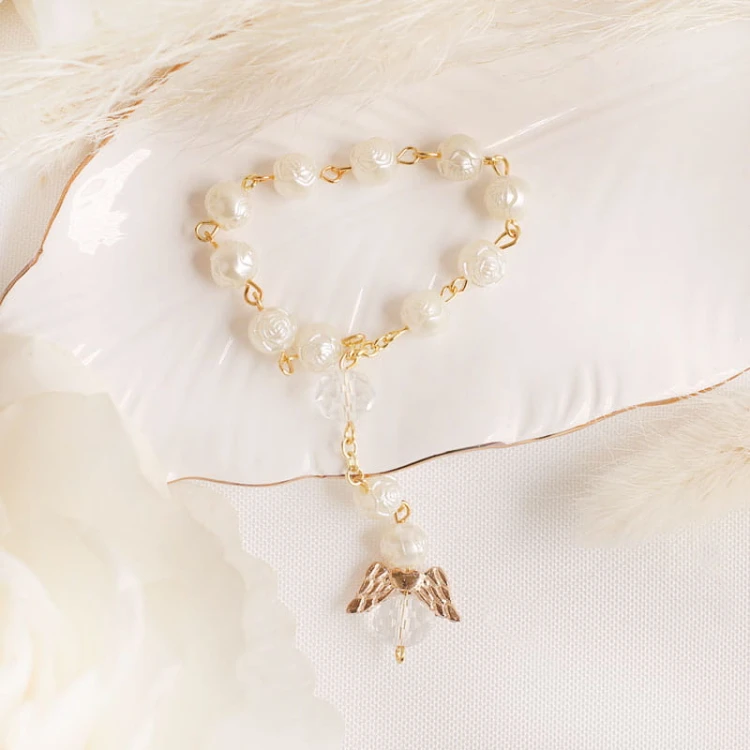 Różaniec na Komunię z motywem aniołka. Symboliczny upominek dla dziecka.