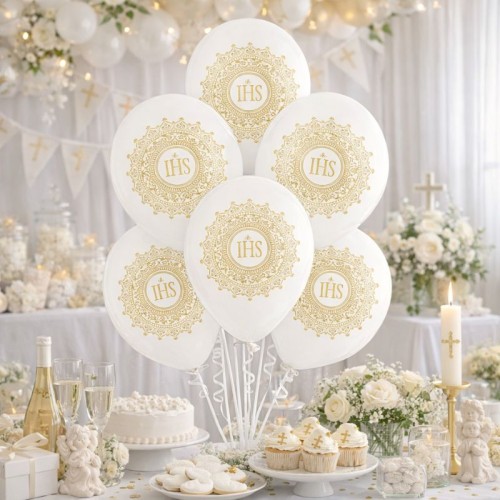 Białe balony ze złotym motywem koronki. Elegancka dekoracja komunijna.