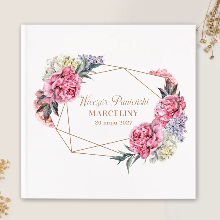 Księga wieczoru panieńskiego z personalizowaną okładką.