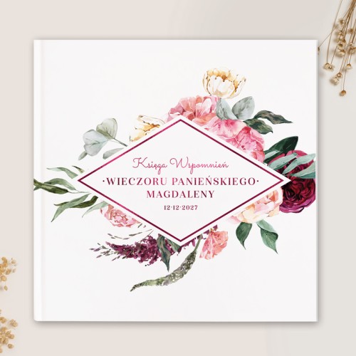 Album na panieński z personalizacją na okładce.