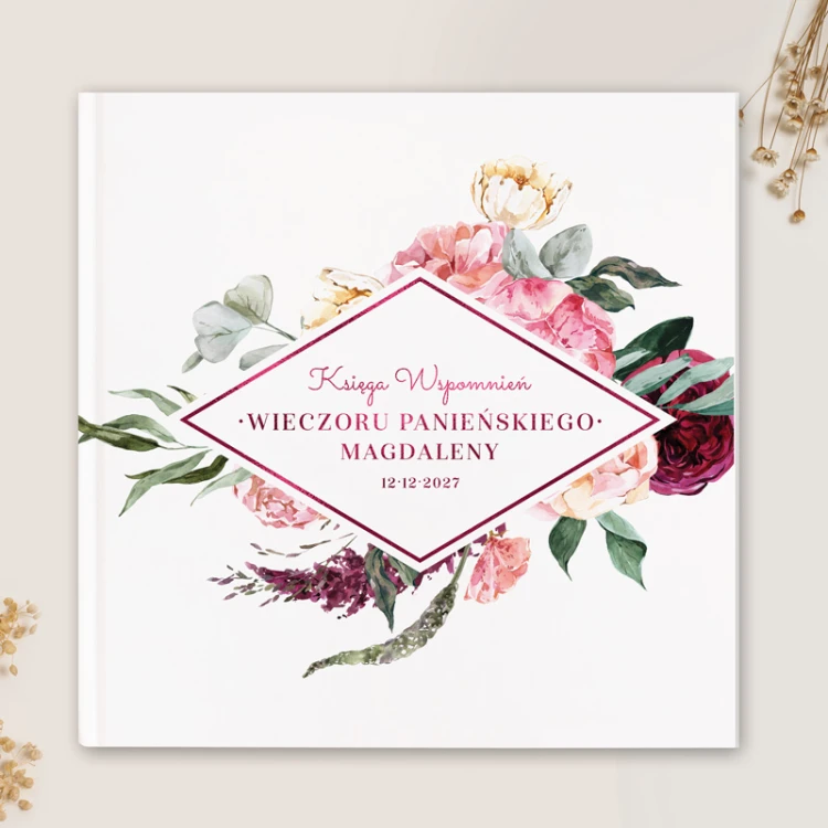Album na panieński z personalizacją na okładce.