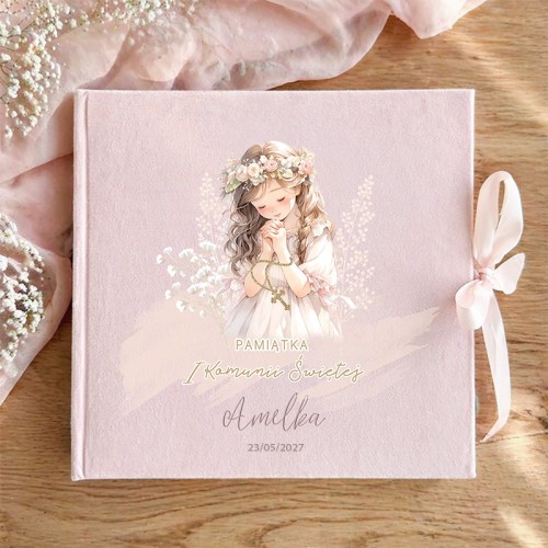 Album komunijny dla dziewczynki. Welurowa okładka, grawer i kolorowa grafika.