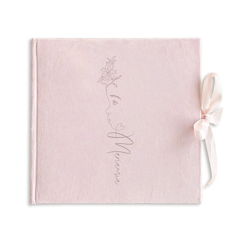 Album ze wstążkami na zdjęcia. Prezent z okazji narodzin dla dziewczynki.