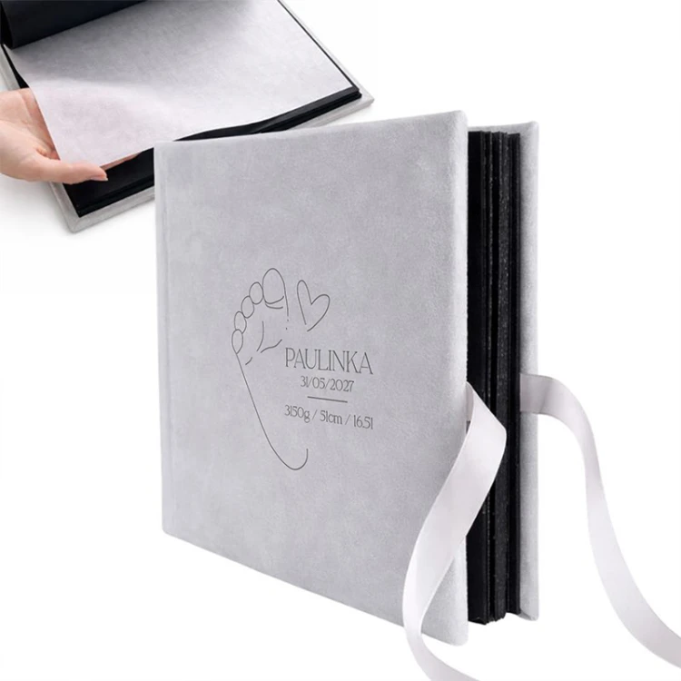 Personalizowany album dla dziecka z okazji narodzin.