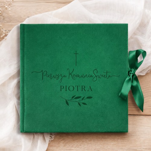 Personalizowany album na Komunię dla dziecka.