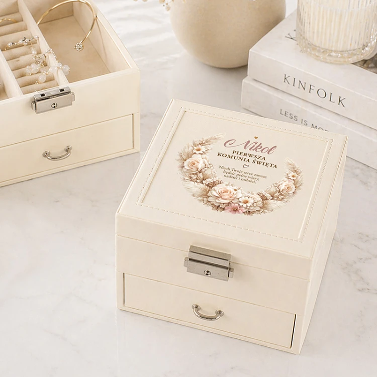 kuferek na biżuterię komunijny z imieniem dziewczynki