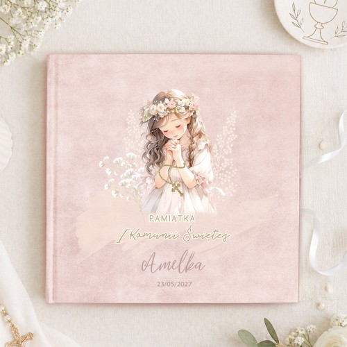 Album welurowy w różowym kolorze na Komunię dziewczynki. Personalizowana księga.