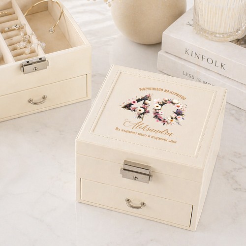 Personalizowany kuferek na biżuterię. Prezent urodzinowy dla kobiety.