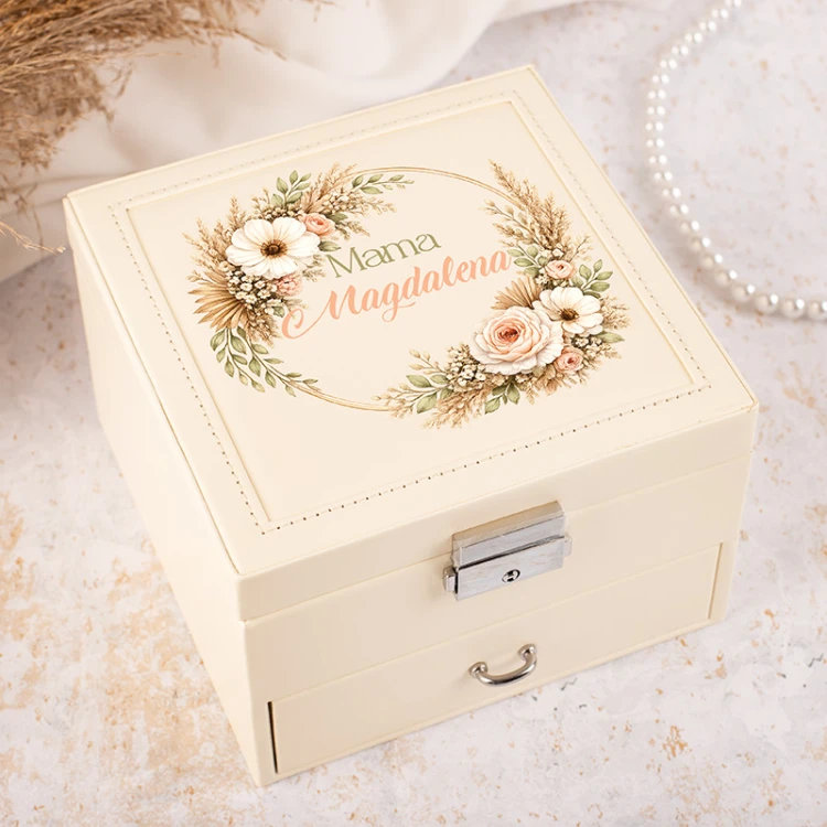 Szkatułka na prezent dla mamy. Kuferek na biżuterię.