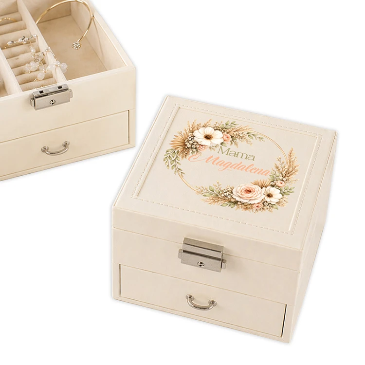 Personalizowana szkatułka na biżuterię. Kuferek dla mamy.