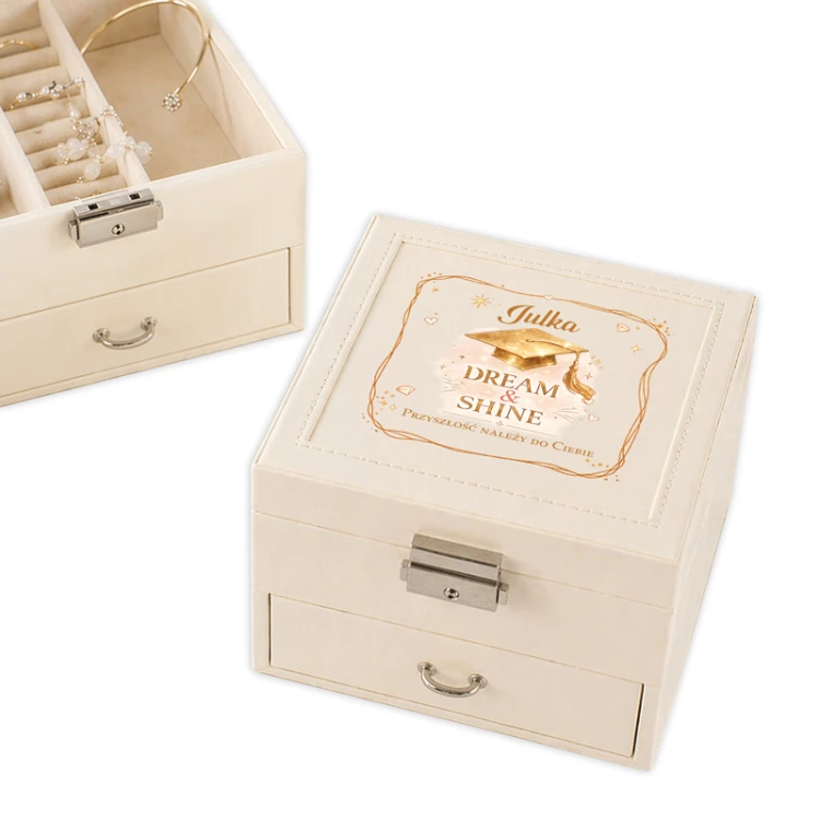Elegancki prezent na koniec roku szkolnego dla nastolatki. Personalizowane pudełko na biżuterię z szufladkami.