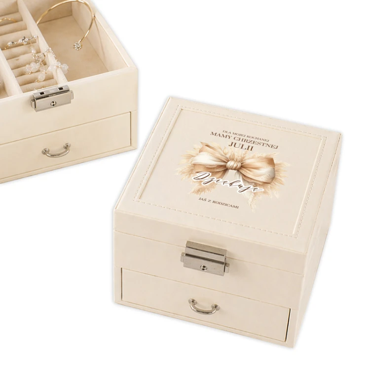 Szkatułka z imieniem na podziękowanie dla matki chrzestnej.