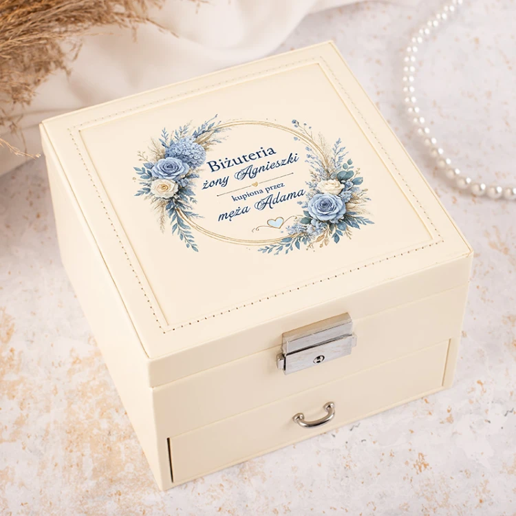 Szkatułka personalizowana w kremowym kolorze z dedykacją dla żony.